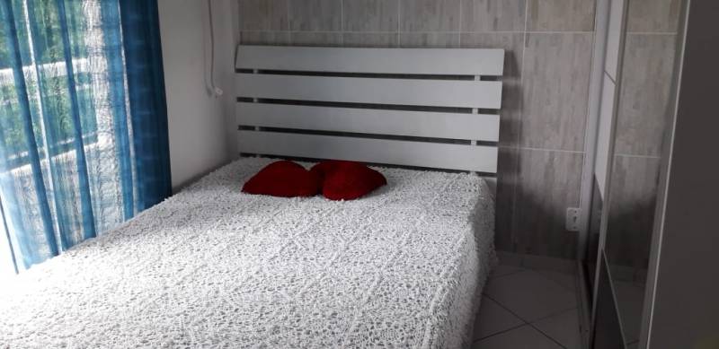 apartamento mobiliado pertinho da praia